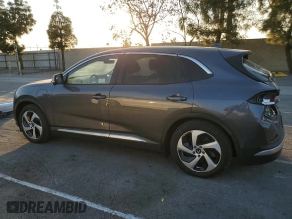 ✅ 2023 VinFast VF 8 Eco • VIN: RLLV1AEB5PH001147 • Lot: 89176965. Wystawiony na Copart z przebiegiem 3 131 mil. Bezpłatny archiwum sprzedaży aukcyjnych z USA i szczegółowy raport historii pojazdu na DreamBid. Zdjęcie 2.