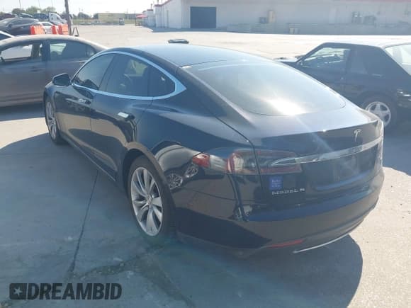 ✅ 2013 Tesla Model S • VIN: 5YJSA1CN2DFP20457 • Lot: 43461051. Listed on IAAI with 338,292 mi. Free auction sales archive from the USA and detailed vehicle history report at DreamBid. Image 3.