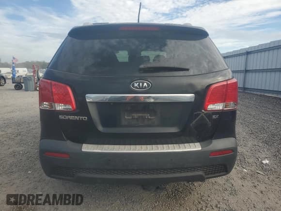 ✅ 2013 Kia Sorento EX • VIN: 5XYKUDA60DG326422 • Лот: 82297605. Опубликован ранее на Copart с пробегом 92 087 миль. Бесплатный доступ к архиву аукционных продаж из США и подробный отчёт об истории автомобиля на DreamBid. Изображение 6.