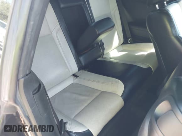 ✅ 2018 Dodge Challenger SXT • VIN: 2C3CDZAG0JH232858 • Lot: 43135440. Wystawiony na IAAI z przebiegiem 114 000 mil. Bezpłatny archiwum sprzedaży aukcyjnych z USA i szczegółowy raport historii pojazdu na DreamBid. Zdjęcie 8.