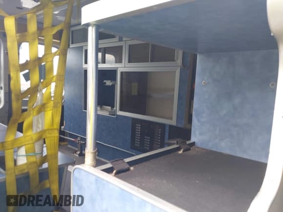 ✅ 2017 Ford Transit • VIN: 1FDYR2CM2HKA82358 • Lot: 42231257. Listed on IAAI with 271,518 mi. Free auction sales archive from the USA and detailed vehicle history report at DreamBid. Image 8.