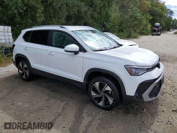 ✅ 2025 Volkswagen Taos SE • VIN: 3VVUC7B24SM027977 • Lot: 81026995. Wystawiony na Copart z przebiegiem Nie podano. Bezpłatny archiwum sprzedaży aukcyjnych z USA i szczegółowy raport historii pojazdu na DreamBid. Zdjęcie 4.