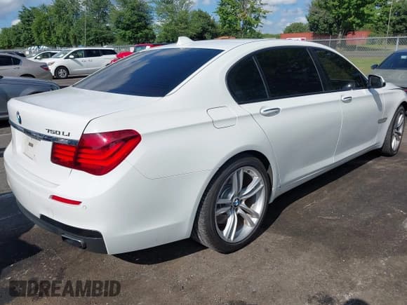 ✅ 2014 BMW 7 Series ALPINA B7 • VIN: WBAYE8C52ED135312 • Lot: 42939257. Wystawiony na IAAI z przebiegiem 146 878 mil. Bezpłatny archiwum sprzedaży aukcyjnych z USA i szczegółowy raport historii pojazdu na DreamBid. Zdjęcie 4.