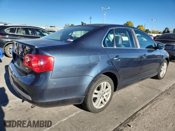 ✅ 2006 Volkswagen Jetta Edition • VIN: 3VWFT81K66M848855 • Lot: 82519285. Wystawiony na Copart z przebiegiem 243 689 mil. Bezpłatny archiwum sprzedaży aukcyjnych z USA i szczegółowy raport historii pojazdu na DreamBid. Zdjęcie 3.