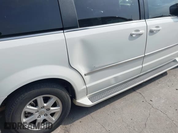 ✅ 2010 Chrysler Town & Country Touring • VIN: 2A4RR5D14AR133746 • Лот: 43756703. Опубликован ранее на IAAI с пробегом 221 819 миль. Бесплатный доступ к архиву аукционных продаж из США и подробный отчёт об истории автомобиля на DreamBid. Изображение 6.