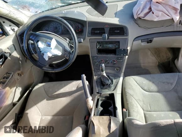 ✅ 2004 Volvo S60 • VIN: YV1RS61T842406366 • Lot: 92680045. Listed on Copart with 236,757 mi. Free auction sales archive from the USA and detailed vehicle history report at DreamBid. Image 8.