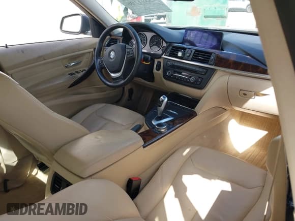 ✅ 2014 BMW 3 Series 328i xDrive • VIN: WBA3B3C54EJ980704 • Lot: 43391206. Wystawiony na IAAI z przebiegiem 166 652 mil. Bezpłatny archiwum sprzedaży aukcyjnych z USA i szczegółowy raport historii pojazdu na DreamBid. Zdjęcie 5.