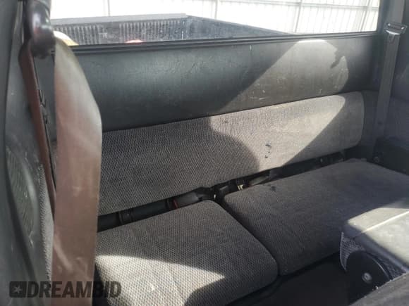 ✅ 1998 Dodge Dakota SLT • VIN: 1B7GL22X3WS718795 • Lot: 46650745. Wystawiony na Copart z przebiegiem 198 682 mil. Bezpłatny archiwum sprzedaży aukcyjnych z USA i szczegółowy raport historii pojazdu na DreamBid. Zdjęcie 11.