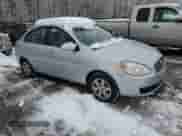 2008 Hyundai Accent GLS z VIN KMHCN46C68U182357, wystawiony jako Copart lot #40635904 z przebiegiem 54 920 mil mil oraz Czysty tytuł • Clean title. Historia ofert i sprzedaży dostępna na DreamBid. Obrazek 4.