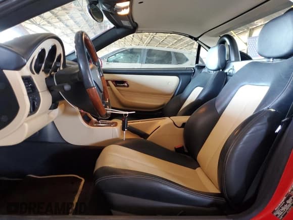 ✅ 2002 Mercedes-Benz SLK 320 • VIN: WDBKK65F22F263821 • Lot: 89736485. Wystawiony na Copart z przebiegiem 90 205 mil. Bezpłatny archiwum sprzedaży aukcyjnych z USA i szczegółowy raport historii pojazdu na DreamBid. Zdjęcie 7.