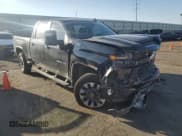 ✅ 2025 Chevrolet Silverado 2500HD Custom • VIN: 2GC4KME73S1178744 • Lot: 68050095. Wystawiony na Copart z przebiegiem Nie podano. Bezpłatny archiwum sprzedaży aukcyjnych z USA i szczegółowy raport historii pojazdu na DreamBid. Zdjęcie 4.