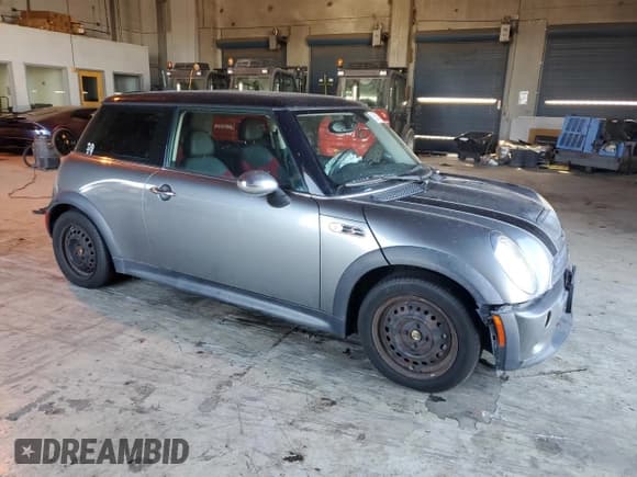 ✅ 2005 MINI Hardtop S • VIN: WMWRE33565TG99111 • Lot: 85653785. Listed on Copart with 89,439 mi. Free auction sales archive from the USA and detailed vehicle history report at DreamBid. Image 4.