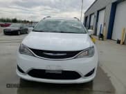 ✅ 2018 Chrysler Pacifica Touring L Plus • VIN: 2C4RC1EG4JR172565 • Лот: 80069545. Опубликован ранее на Copart с пробегом 83 667 миль. Бесплатный доступ к архиву аукционных продаж из США и подробный отчёт об истории автомобиля на DreamBid. Изображение 14.