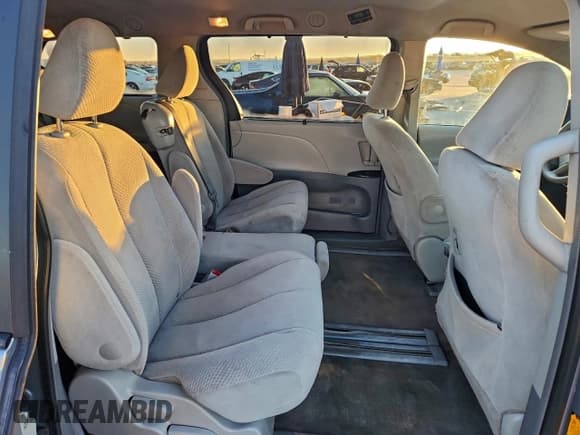 ✅ 2013 Toyota Sienna LE • VIN: 5TDKK3DCXDS281607 • Лот: 96292585. Опубликован ранее на Copart с пробегом 98 613 миль. Бесплатный доступ к архиву аукционных продаж из США и подробный отчёт об истории автомобиля на DreamBid. Изображение 7.