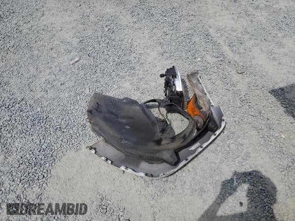 ✅ 2008 Jeep Commander Sport • VIN: 1J8HG48N58C124970 • Лот: 66025345. Опубликован ранее на Copart с пробегом 208 943 миль. Бесплатный доступ к архиву аукционных продаж из США и подробный отчёт об истории автомобиля на DreamBid. Изображение 13.