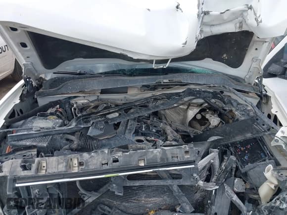 ✅ 2015 Chevrolet Silverado 2500HD LT • VIN: 1GC1KVEG6FF575758 • Lot: 42212395. Wystawiony na IAAI z przebiegiem Nie podano. Bezpłatny archiwum sprzedaży aukcyjnych z USA i szczegółowy raport historii pojazdu na DreamBid. Zdjęcie 10.