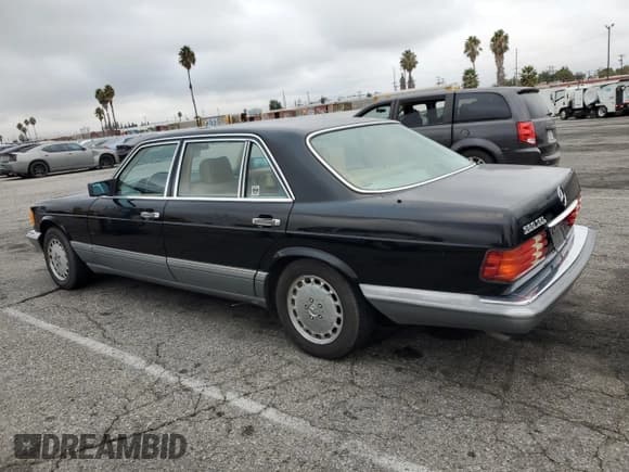 ✅ 1988 Mercedes-Benz 560 • VIN: WDBCA39D7JA399081 • Lot: 84432025. Listed on Copart with 118,269 mi. Free auction sales archive from the USA and detailed vehicle history report at DreamBid. Image 2.
