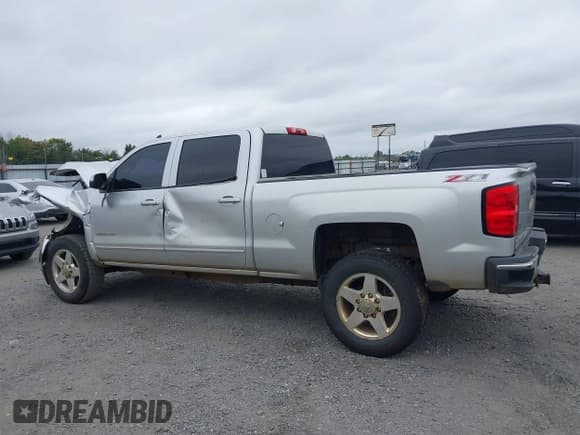 ✅ 2015 Chevrolet Silverado 2500HD LT • VIN: 1GC1KVEG9FF640344 • Lot: 43345081. Listed on IAAI with 294,853 mi. Free auction sales archive from the USA and detailed vehicle history report at DreamBid. Image 14.