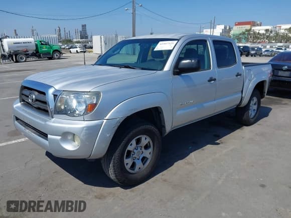 ✅ 2010 Toyota Tacoma PreRunner • VIN: 3TMJU4GN8AM092555 • Lot: 42507521. Listed on IAAI with 298,223 mi. Free auction sales archive from the USA and detailed vehicle history report at DreamBid. Image 18.
