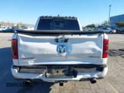 ✅ 2019 Ram 1500 Laramie • VIN: 1C6SRFJT7KN925592 • Lot: 43551484. Wystawiony na IAAI z przebiegiem 115 961 mil. Bezpłatny archiwum sprzedaży aukcyjnych z USA i szczegółowy raport historii pojazdu na DreamBid. Zdjęcie 16.