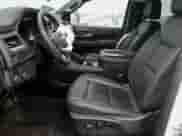 2024 Chevrolet Suburban LT z VIN 1GNSCCKD5RR271685, wystawiony jako Copart lot #85882484 z przebiegiem Nie podano mil oraz Szkoda całkowita • Salvage title. Historia ofert i sprzedaży dostępna na DreamBid. Obrazek 7.