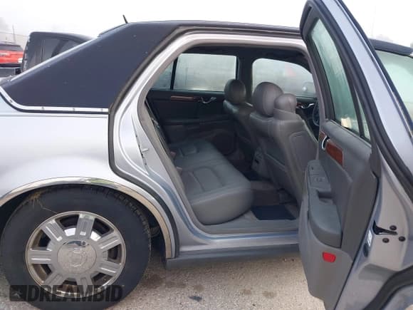 ✅ 2005 Cadillac DeVille • VIN: 1G6KD54Y05U258161 • Lot: 43205077. Wystawiony na IAAI z przebiegiem 137 759 mil. Bezpłatny archiwum sprzedaży aukcyjnych z USA i szczegółowy raport historii pojazdu na DreamBid. Zdjęcie 8.