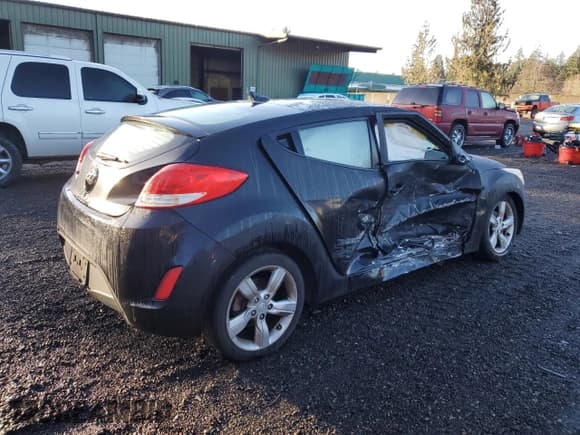 ✅ 2015 Hyundai Veloster • VIN: KMHTC6AD5FU239663 • Lot: 85713664. Wystawiony na Copart z przebiegiem 106 919 mil. Bezpłatny archiwum sprzedaży aukcyjnych z USA i szczegółowy raport historii pojazdu na DreamBid. Zdjęcie 3.