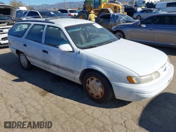 ✅ 1993 Ford Taurus • VIN: 1FACP5748PG130923 • Lot: 43898253. Wystawiony na IAAI z przebiegiem 962 004 mil. Bezpłatny archiwum sprzedaży aukcyjnych z USA i szczegółowy raport historii pojazdu na DreamBid. Zdjęcie 1.