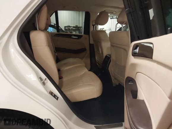 ✅ 2018 Mercedes-Benz GLE 350 • VIN: 4JGDA5HB3JB038860 • Lot: 43379066. Wystawiony na IAAI z przebiegiem 87 801 mil. Bezpłatny archiwum sprzedaży aukcyjnych z USA i szczegółowy raport historii pojazdu na DreamBid. Zdjęcie 8.