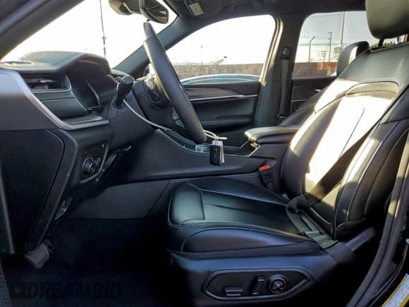 ✅ 2024 Jeep Grand Cherokee • VIN: 1C4RJYB69RC133470 • Lot: 94190015. Listed on Copart with 30,878 mi. Free auction sales archive from the USA and detailed vehicle history report at DreamBid. Image 7.