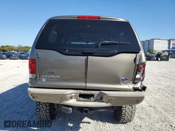 ✅ 2005 Ford Excursion Limited • VIN: 1FMNU43S55EB45717 • Лот: 47035815. Опубликован ранее на Copart с пробегом 140 723 миль. Бесплатный доступ к архиву аукционных продаж из США и подробный отчёт об истории автомобиля на DreamBid. Изображение 6.