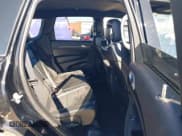 ✅ 2018 Jeep Grand Cherokee Altitude • VIN: 1C4RJFAG1JC138570 • Lot: 43538168. Wystawiony na IAAI z przebiegiem 173 818 mil. Bezpłatny archiwum sprzedaży aukcyjnych z USA i szczegółowy raport historii pojazdu na DreamBid. Zdjęcie 8.