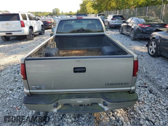 ✅ 2002 Chevrolet S-10 LS • VIN: 1GCCS14W628214989 • Лот: 69370154. Опубликован ранее на Copart с пробегом 159 242 миль. Бесплатный доступ к архиву аукционных продаж из США и подробный отчёт об истории автомобиля на DreamBid. Изображение 10.