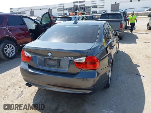✅ 2008 BMW 3 Series 328i • VIN: WBAVA375X8NL51757 • Lot: 43084553. Listed on IAAI with 153,462 mi. Free auction sales archive from the USA and detailed vehicle history report at DreamBid. Image 4.