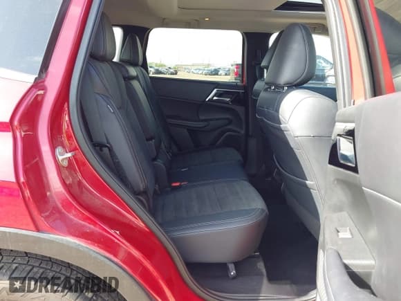 ✅ 2024 Mitsubishi Outlander SE • VIN: JA4J3VA81RZ027059 • Lot: 42623594. Wystawiony na IAAI z przebiegiem 46 911 mil. Bezpłatny archiwum sprzedaży aukcyjnych z USA i szczegółowy raport historii pojazdu na DreamBid. Zdjęcie 8.