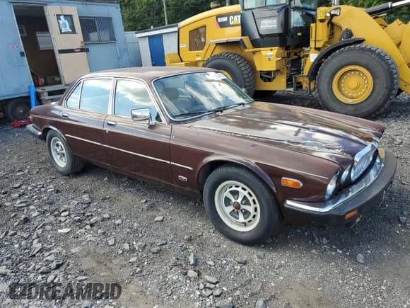 ✅ 1984 Jaguar XJ • VIN: SAJAV1348EC378486 • Лот: 71057415. Опубликован ранее на Copart с пробегом 129 417 миль. Бесплатный доступ к архиву аукционных продаж из США и подробный отчёт об истории автомобиля на DreamBid. Изображение 4.