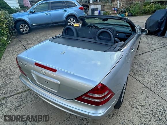 ✅ 2001 Mercedes-Benz SLK 230 Kompressor • VIN: WDBKK49F31F234132 • Lot: 95854865. Wystawiony na Copart z przebiegiem 153 979 mil. Bezpłatny archiwum sprzedaży aukcyjnych z USA i szczegółowy raport historii pojazdu na DreamBid. Zdjęcie 6.