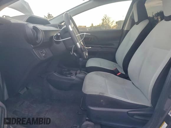 ✅ 2015 Toyota Prius Two • VIN: JTDKDTB32F1577427 • Lot: 94697685. Listed on Copart with 133,307 mi. Free auction sales archive from the USA and detailed vehicle history report at DreamBid. Image 7.