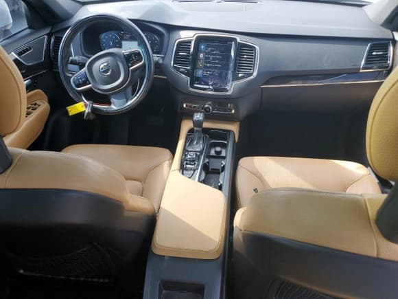 ✅ 2018 Volvo XC90 Momentum • VIN: YV4102KK8J1194509 • Лот: 60994115. Опубликован ранее на Copart с пробегом 122 641 миль. Бесплатный доступ к архиву аукционных продаж из США и подробный отчёт об истории автомобиля на DreamBid. Изображение 8.