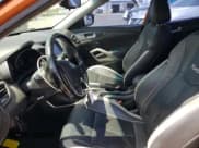 ✅ 2015 Hyundai Veloster Turbo • VIN: KMHTC6AE5FU240112 • Lot: 54436233. Wystawiony na Copart z przebiegiem 69 794 mil. Bezpłatny archiwum sprzedaży aukcyjnych z USA i szczegółowy raport historii pojazdu na DreamBid. Zdjęcie 7.