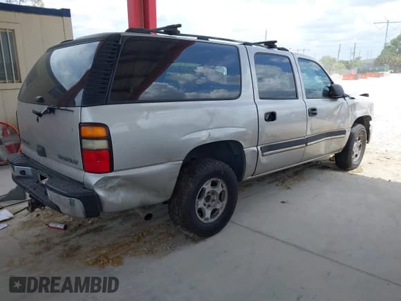 ✅ 2005 Chevrolet Suburban LT • VIN: 3GNEC16Z25G132924 • Lot: 42540387. Listed on IAAI with 336,563 mi. Free auction sales archive from the USA and detailed vehicle history report at DreamBid. Image 4.