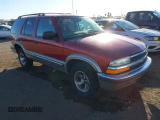 ✅ 1999 Chevrolet Blazer LT • VIN: 1GNCS13WXX2197052 • Lot: 40851811. Wystawiony na IAAI z przebiegiem 140 060 mil. Bezpłatny archiwum sprzedaży aukcyjnych z USA i szczegółowy raport historii pojazdu na DreamBid. Zdjęcie 1.
