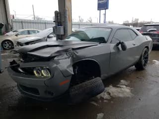 ✅ 2018 Dodge Challenger SXT Plus • VIN: 2C3CDZAGXJH111030 • Lot: 43950573. Wystawiony na Copart z przebiegiem 32 857 mil. Bezpłatny archiwum sprzedaży aukcyjnych z USA i szczegółowy raport historii pojazdu na DreamBid. Zdjęcie 1.