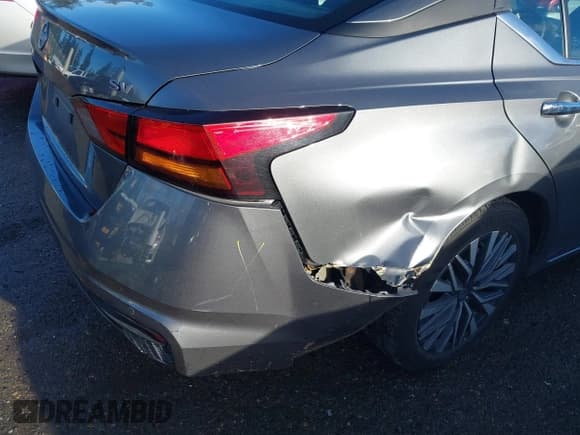 ✅ 2024 Nissan Altima SV • VIN: 1N4BL4DV0RN355379 • Lot: 43822284. Wystawiony na IAAI z przebiegiem 32 400 mil. Bezpłatny archiwum sprzedaży aukcyjnych z USA i szczegółowy raport historii pojazdu na DreamBid. Zdjęcie 6.