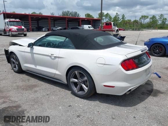 ✅ 2017 Ford Mustang V6 • VIN: 1FATP8EM8H5313529 • Lot: 42718489. Listed on IAAI with 32,926 mi. Free auction sales archive from the USA and detailed vehicle history report at DreamBid. Image 3.
