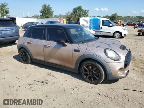 ✅ 2015 MINI Hardtop 4 Door S • VIN: WMWXU3C56FT891752 • Lot: 70122455. Wystawiony na Copart z przebiegiem 239 966 mil. Bezpłatny archiwum sprzedaży aukcyjnych z USA i szczegółowy raport historii pojazdu na DreamBid. Zdjęcie 4.