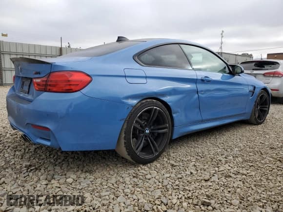✅ 2017 BMW M4 • VIN: WBS3R9C50HK709244 • Lot: 70553235. Listed on Copart with 48,232 mi. Free auction sales archive from the USA and detailed vehicle history report at DreamBid. Image 3.