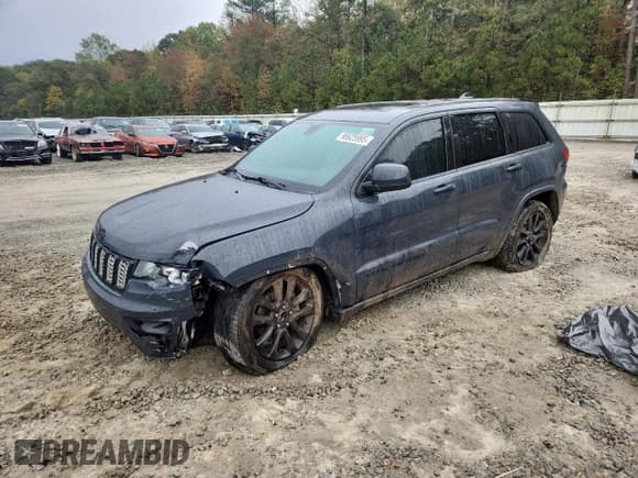 ✅ 2018 Jeep Grand Cherokee Altitude • VIN: 1C4RJEAG0JC281455 • Lot: 90625995. Listed on Copart with 141,359 mi. Free auction sales archive from the USA and detailed vehicle history report at DreamBid. Image 1.