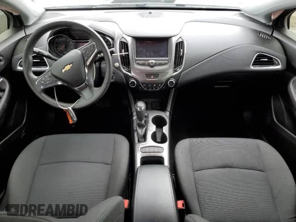 2019 Chevrolet Cruze LT с VIN 1G1BE5SM1K7131139, выставлен на аукционе Copart как лот 63574142 с пробегом 32 906 миль миль и . История ставок и продаж доступна на DreamBid. Изображение 9.