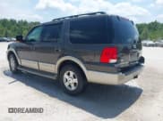 ✅ 2005 Ford Expedition Eddie Bauer • VIN: 1FMFU175X5LB12957 • Lot: 42864553. Wystawiony na IAAI z przebiegiem 226 109 mil. Bezpłatny archiwum sprzedaży aukcyjnych z USA i szczegółowy raport historii pojazdu na DreamBid. Zdjęcie 3.